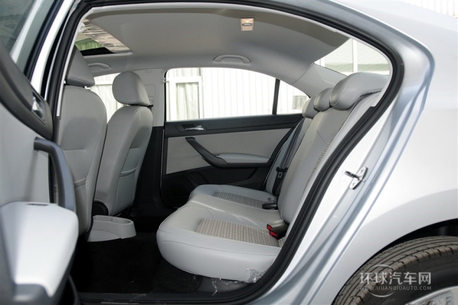 2015款 1.6L 自動智選型