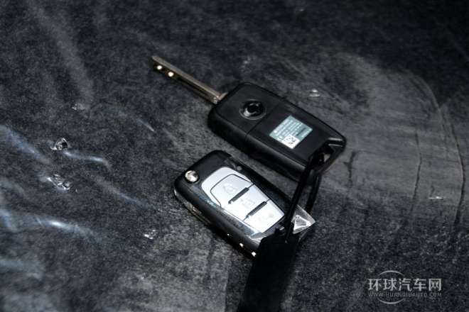 2015款 2.0L 兩驅手動致純版