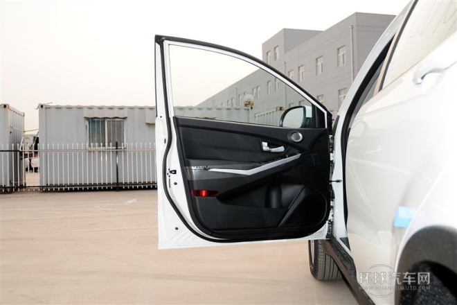 2015款 2.0L 兩驅(qū)手動致真版