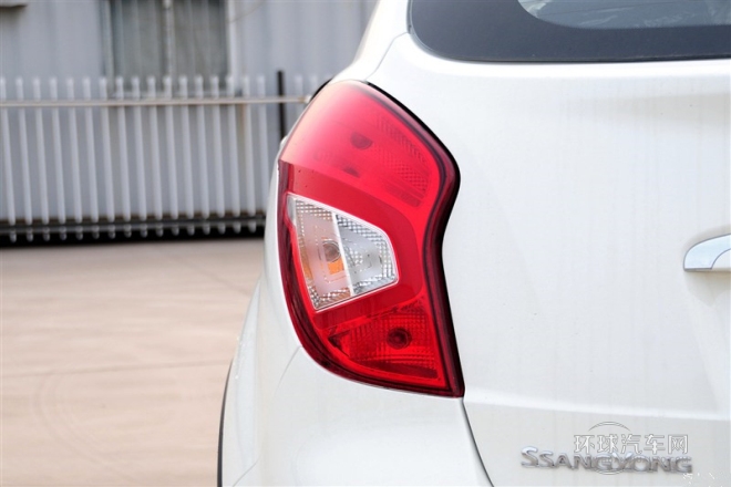 2015款 2.0L 兩驅手動致真版