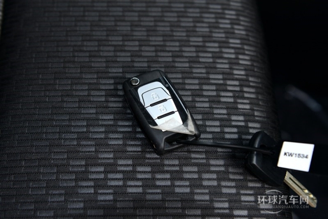 2015款 2.0L 兩驅自動致純版