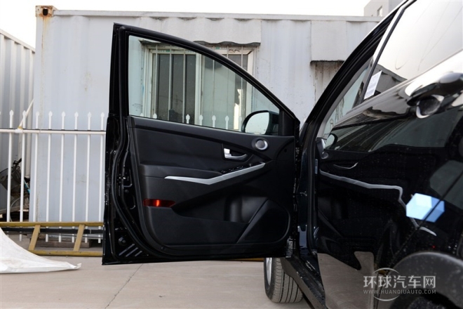 2015款 2.0L 兩驅自動致純版