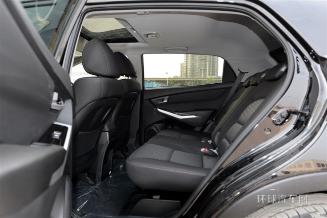 2015款 2.0L 兩驅自動致純版