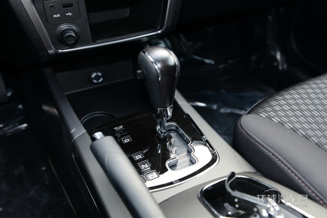 2015款 2.0L 兩驅自動致純版