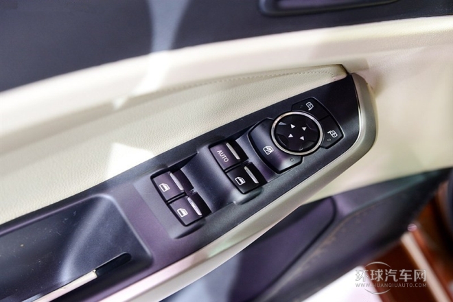 2015款 1.5L 自動時尚型