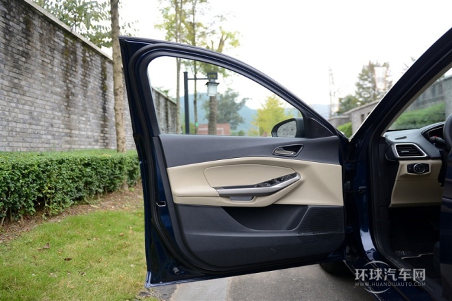 2015款 1.5L 自動舒適型