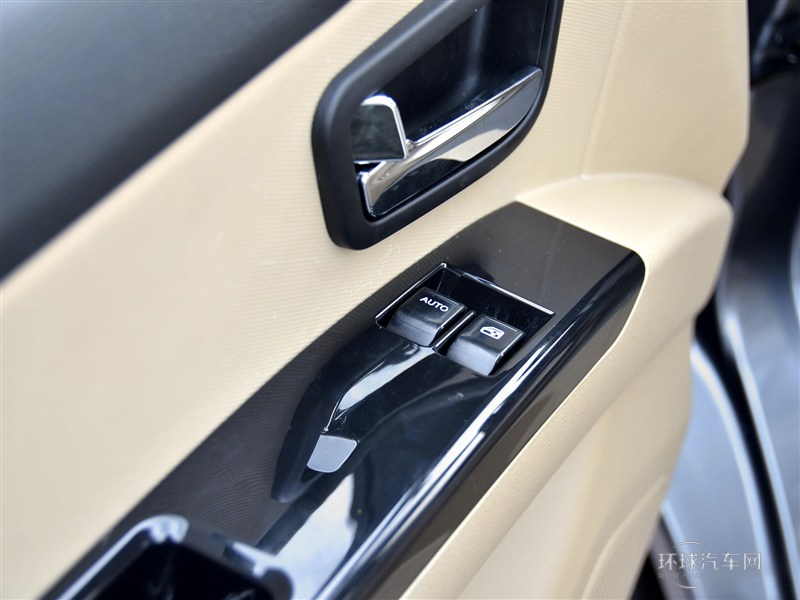 2015款 1.8L 豪華型