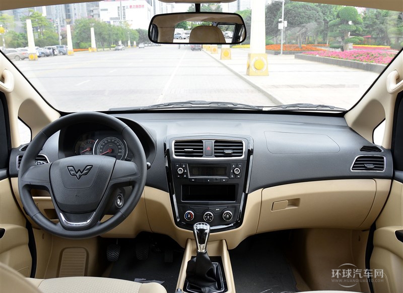 2015款 1.8L 豪華型