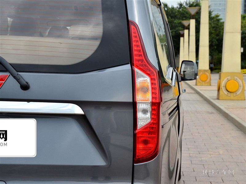 2015款 1.8L 豪華型