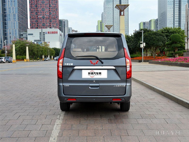 2015款 1.8L 豪華型