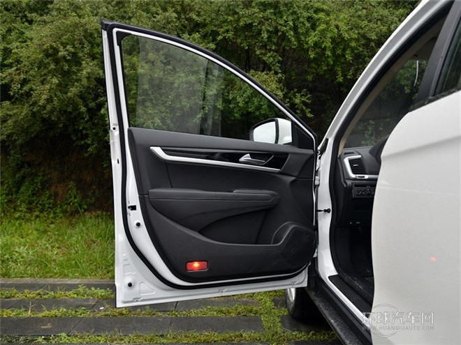 2015款 2.0L 手動智逸型