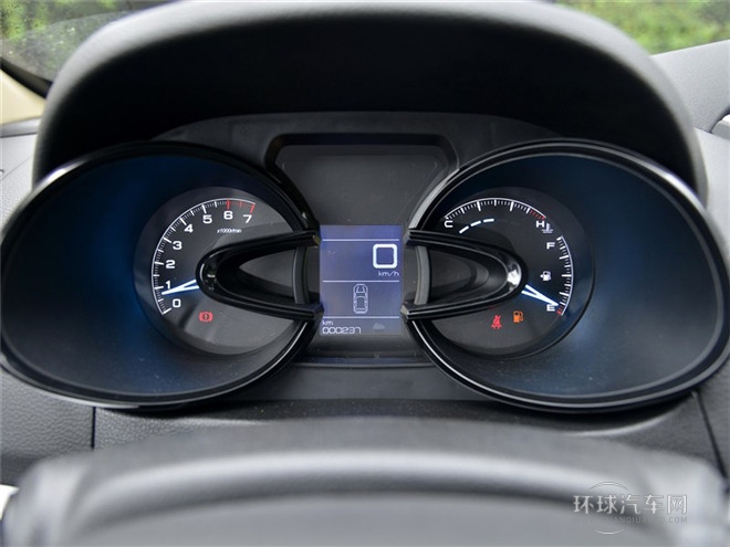 2015款 2.0L 手動智逸型