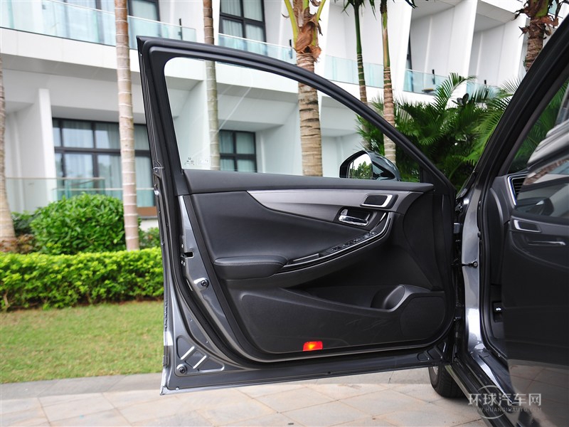 2015款 2.0L 尊貴版