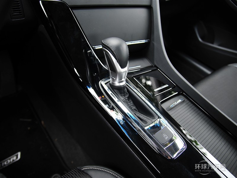 2015款 2.0L 尊貴版