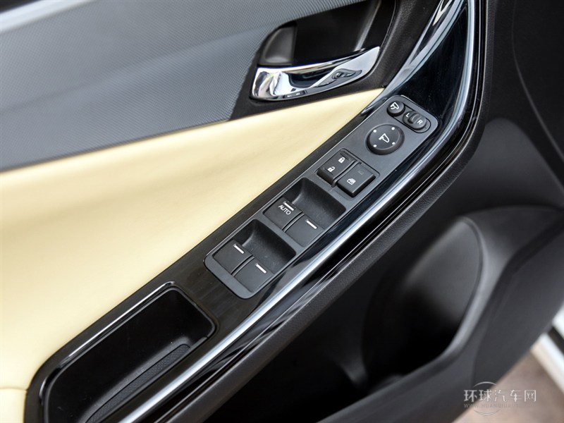 2015款 2.4L 尊貴版