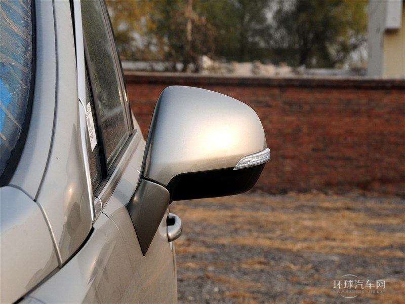 2015款 2.0L 自動潮流版