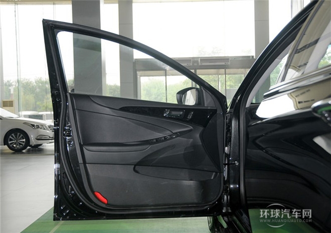 2014款 2.0L 自動(dòng)領(lǐng)先型