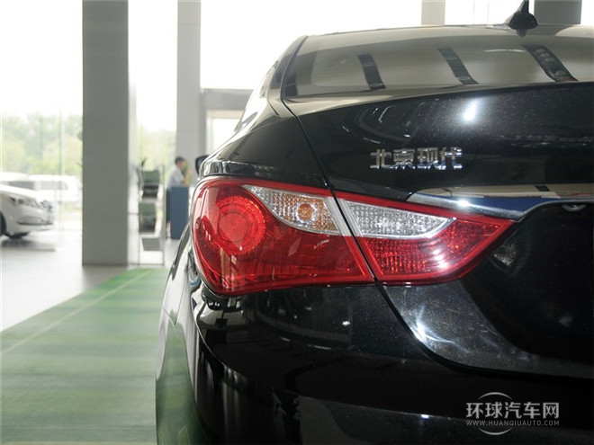 2014款 2.0L 自動領(lǐng)先型