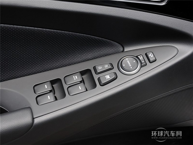 2014款 2.0L 自動尊貴版