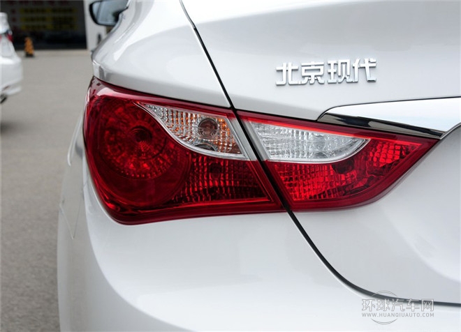 2014款 2.0L 自動尊貴版