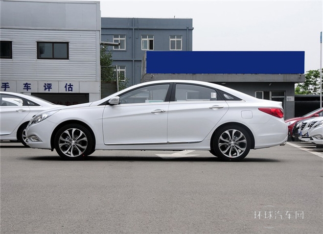 2014款 2.0L 自動尊貴版