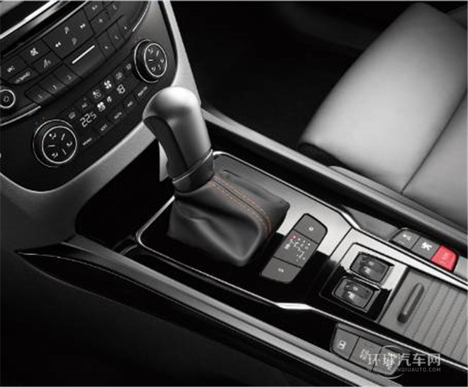 2015款 2.0L 自動致逸版