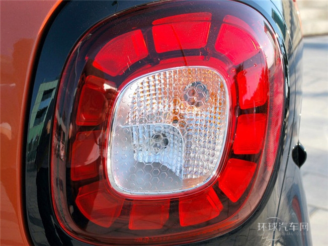 2015款 1.0 MHD 新年特別版