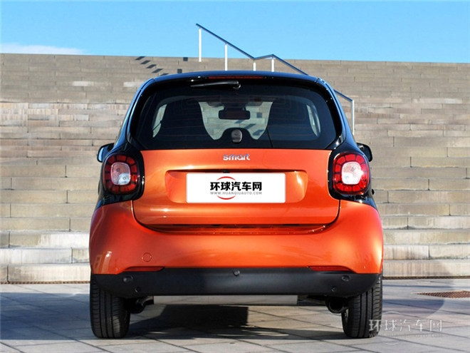 2015款 1.0 MHD 新年特別版