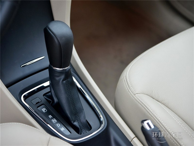 2015款 1.6L 自動尊享型