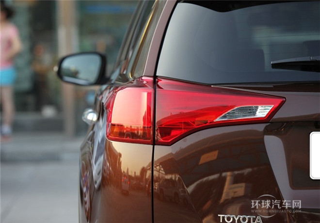 2015款 2.5L 自動(dòng)四驅(qū)豪華版