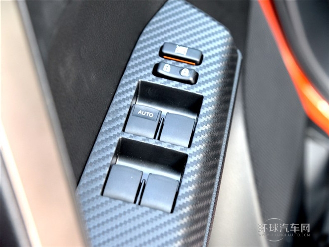 2015款 2.5L 自動四驅尊貴版