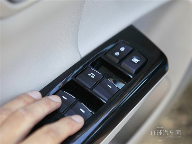 2015款 1.8T 自動豪華導(dǎo)航型