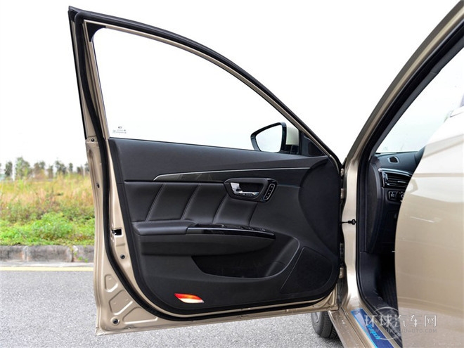 2015款 1.8T 自動尊貴型