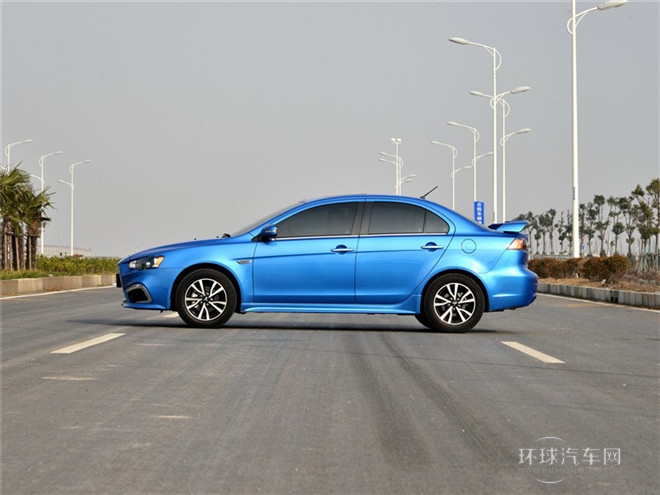 2015款 2.0L CVT旗艦型