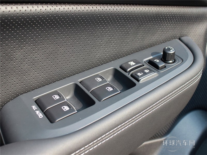 2015款 2.5i 運動導航版