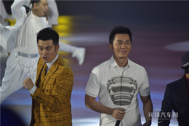 2015款 330TSI DSG舒適版