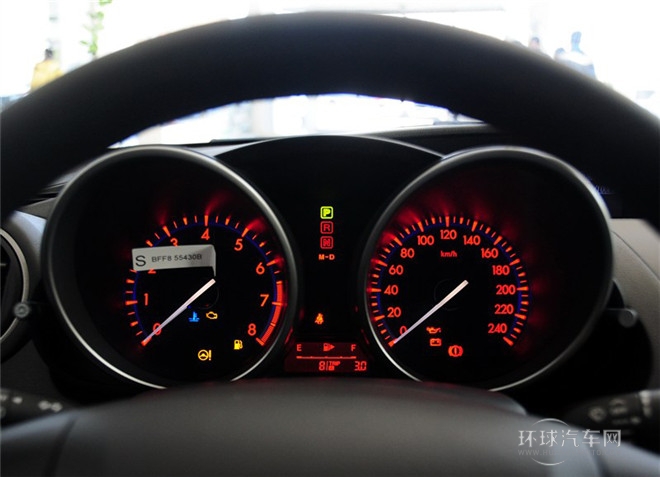 2015款 兩廂 2.0AT運(yùn)動(dòng)型