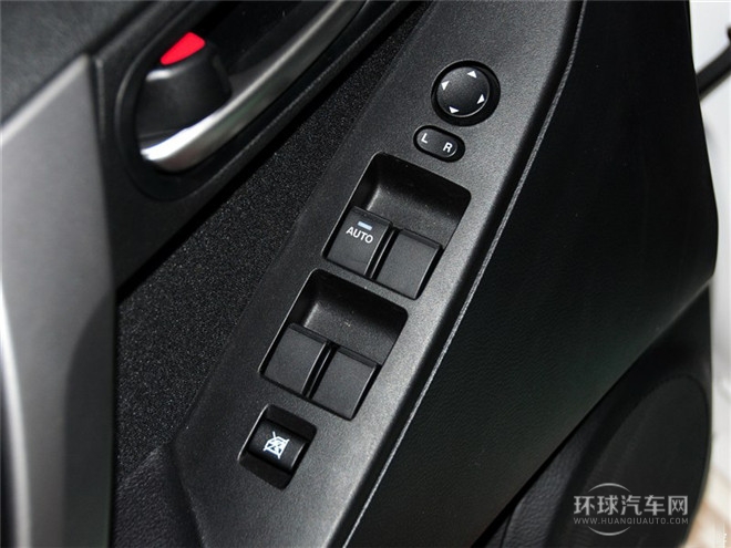 2015款 三廂 2.0AT運(yùn)動(dòng)型