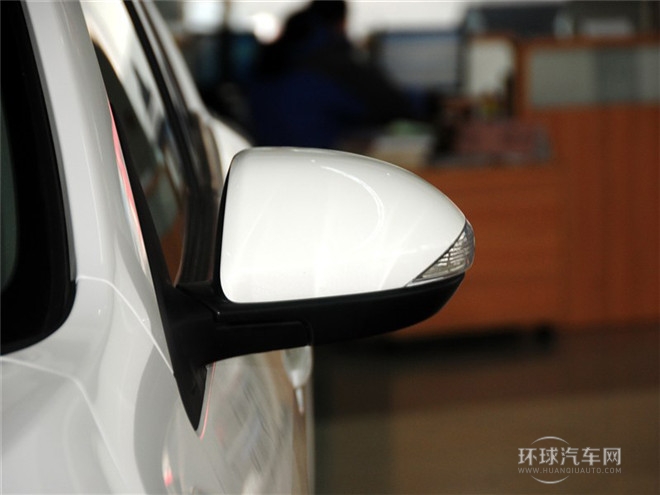 2015款 三廂 2.0AT運(yùn)動(dòng)型