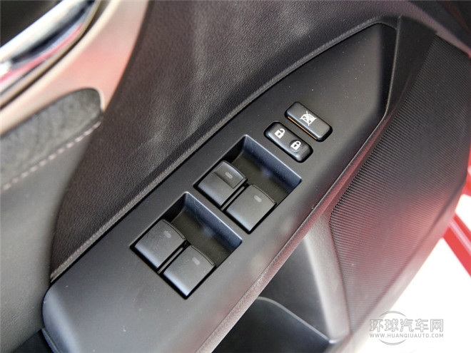 2014款 200h 1.8L 自動 領(lǐng)先版（雙色）