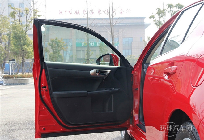 2014款 200h 1.8L 自動 領先版（雙色）