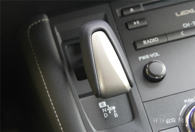 2014款 200h 1.8L 自動 領先版（雙色）