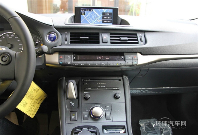 2014款 200h 1.8L 自動 領(lǐng)先版（雙色）