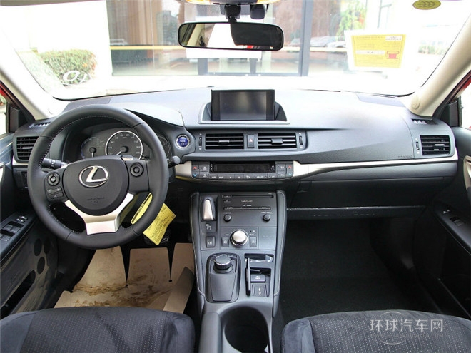 2014款 200h 1.8L 自動(dòng) 領(lǐng)先版（雙色）