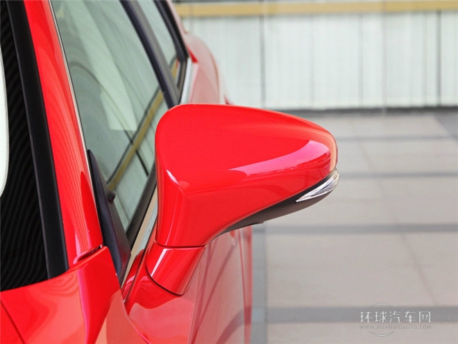 2014款 200h 1.8L 自動 領先版（雙色）