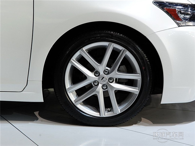 2014款 200h 1.8L 自動 領先版（單色）