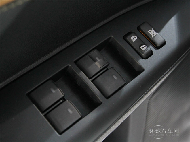 2014款 200h 1.8L 自動 領先版（單色）