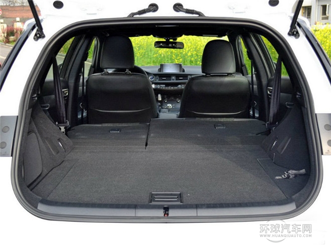 2014款 200h 1.8L 自動 領先版（單色）