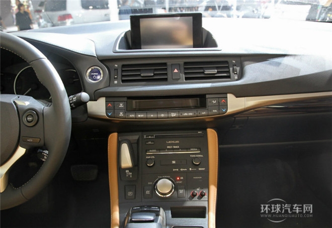 2014款 200h 1.8L 自動 領先版（單色）