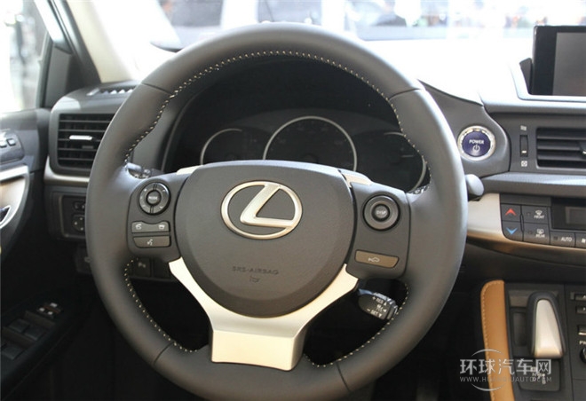 2014款 200h 1.8L 自動 領先版（單色）